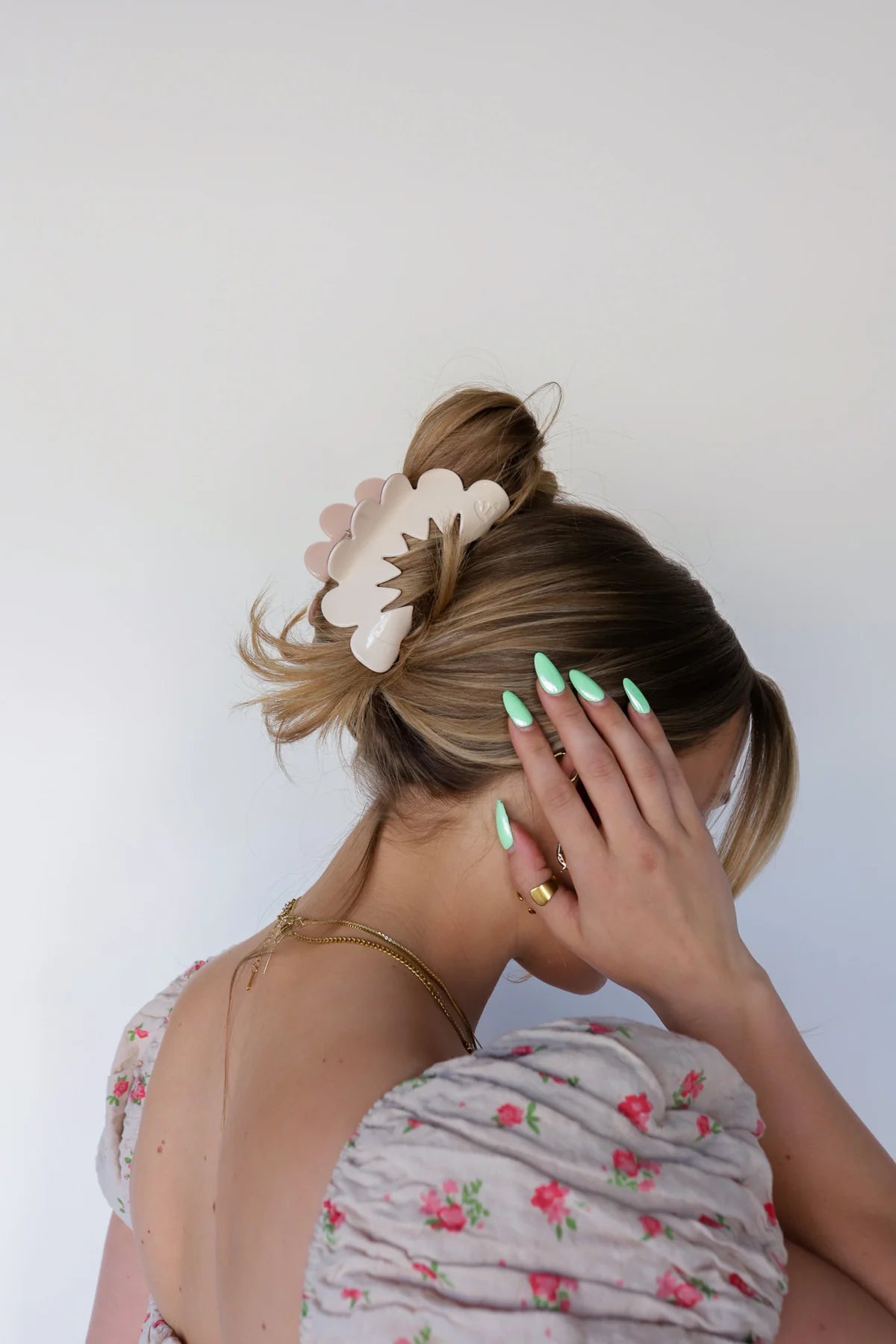 Pinky Petal Arch Claw