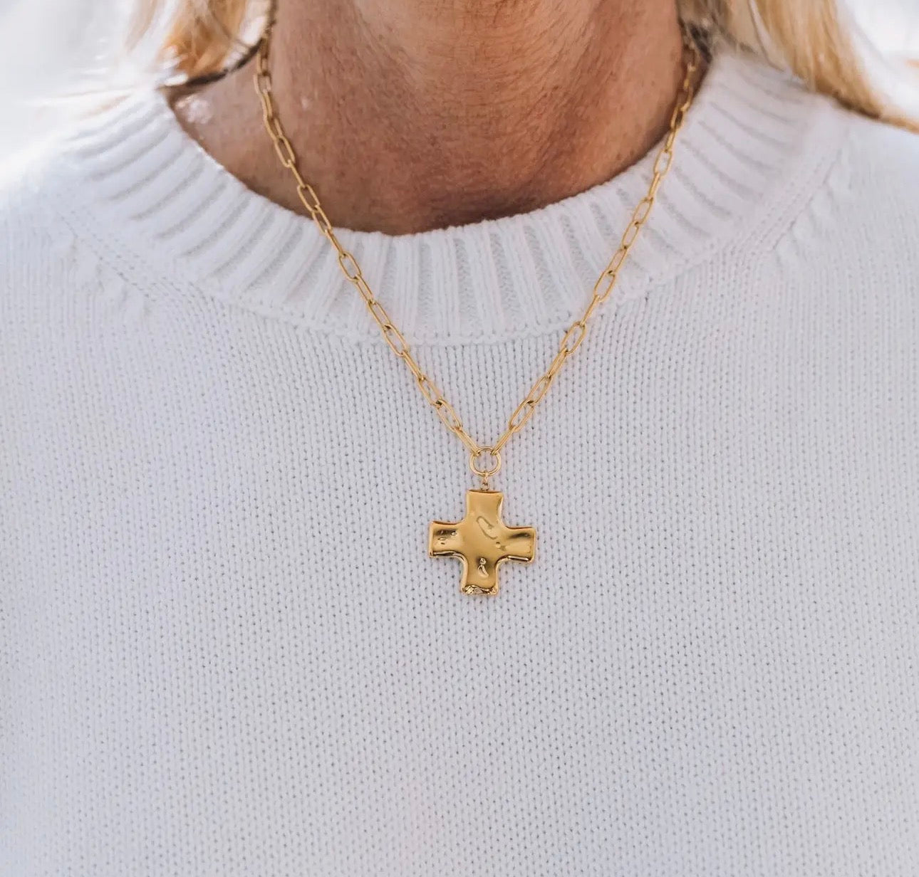 Risen Necklace